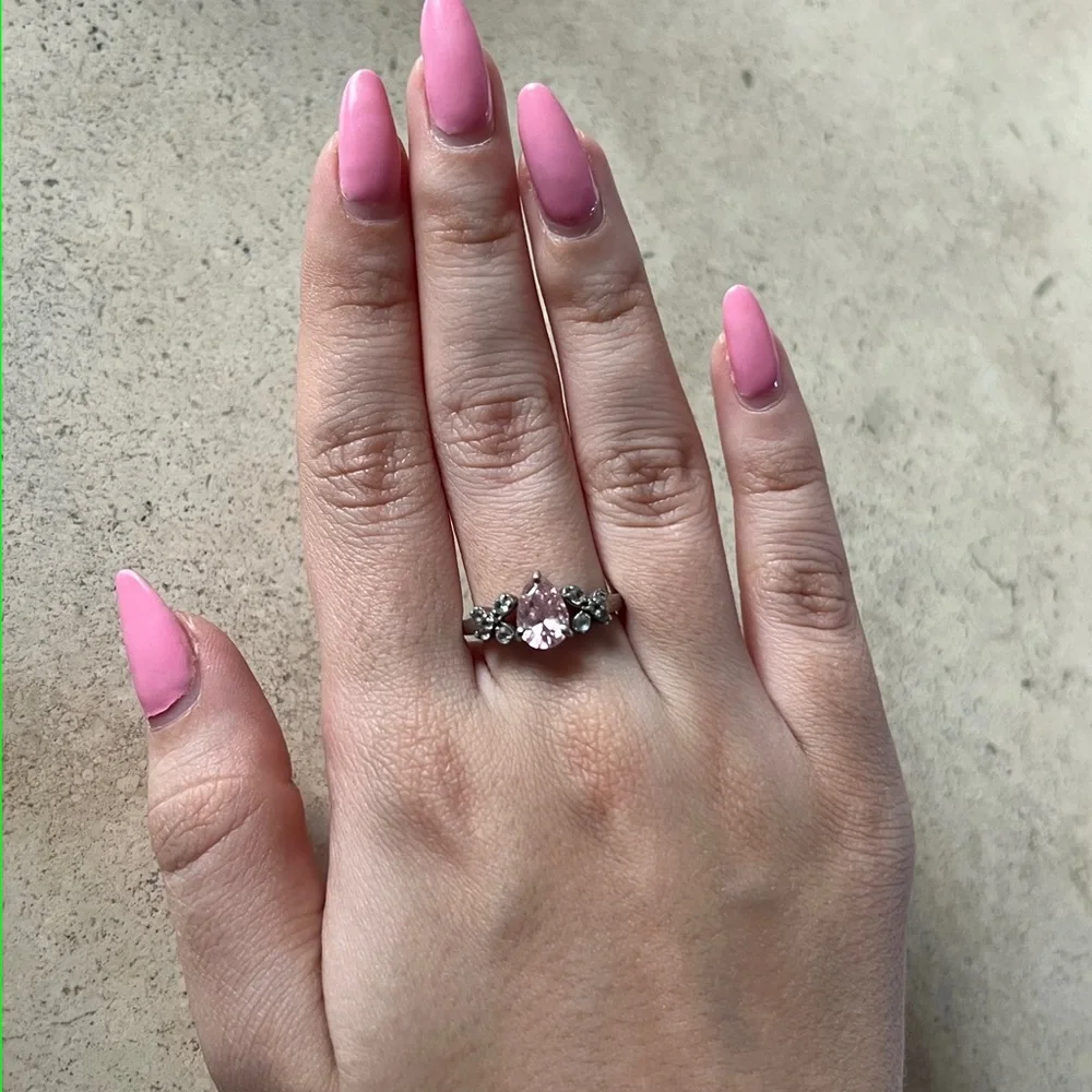 Elegant vintage Silver and Pink CZ Gemstone Ring